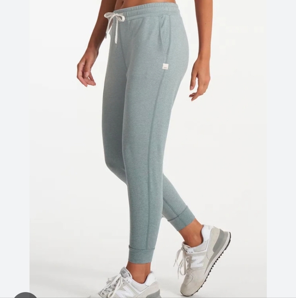Vuori Pants - Vuori Women's Size Medium Dreamknit Stormy Heather Jogger Pants 7/8 ***holes***